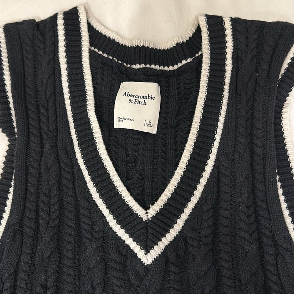 V-Neck Sweater Vest Wool Blend in Blue and White - Picture 2 of 4